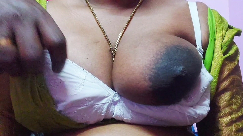 Desi Mohini: Mẹ kế Ấn Độ tròn trịa với người bạn kế của cô ấy