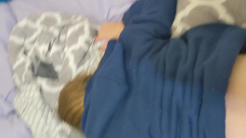Mama_Foxx94: Un futai rapid în apartamentul meu
