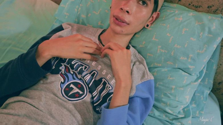 Magic C: Twink ayaklarımı beğendin mi? Burada daha fazla ayak içeriği paylaşmalı...
