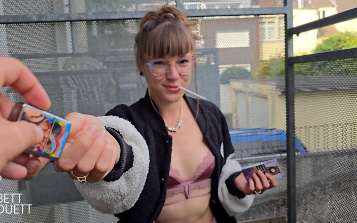 BettDuett: Cigarette avec orgasme en plein air !