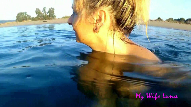 My Wife Luna: Chiavata in spiaggia