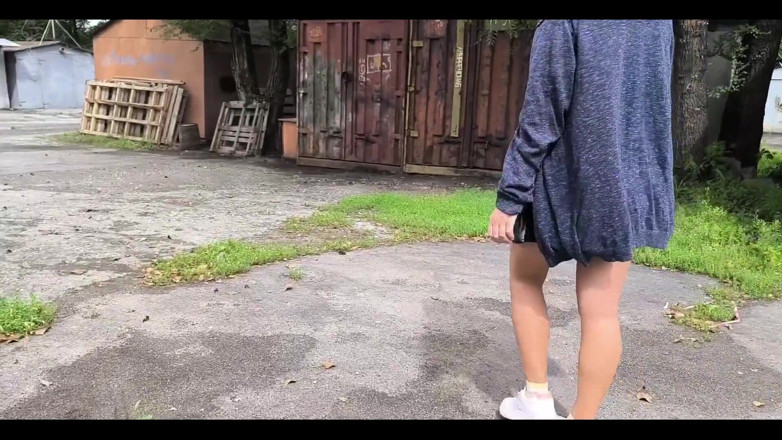 Juli Smith Meow: Aku Memilih Tempat Yang Menarik untuk Video Ini- Dikelilingi oleh...