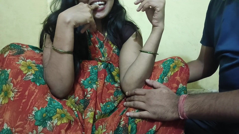 Mumbai Ashu: Desi bhabhi hatte sex mit stiefbruder, der einen sari trug