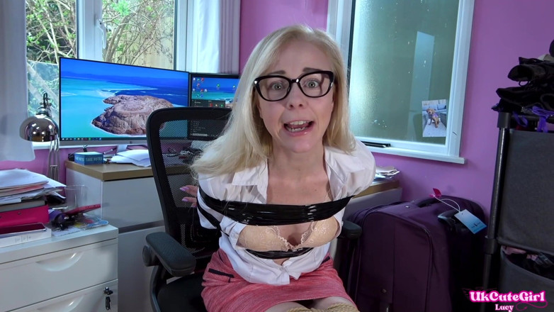 UKCuteGirl Lucy Lauren: Patron de bureau qui rompt : footjob attaché à la corde. Un...