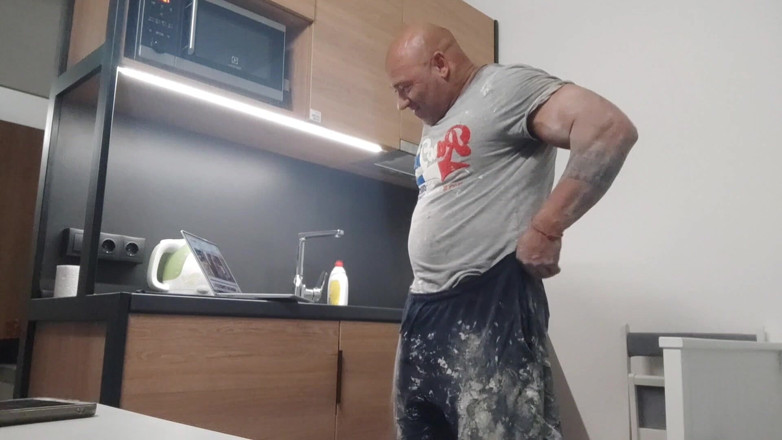 Dexterxxlfun: Mr. Guru succhialo di nuovo. Amico bodybuilder. Pompino con sborrata