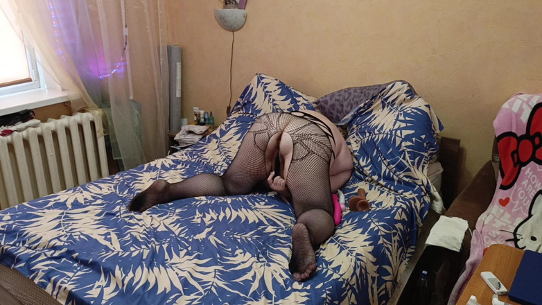 Zona901: Teman wanita dengan pantat besar melancap pepek besar dan memancut...