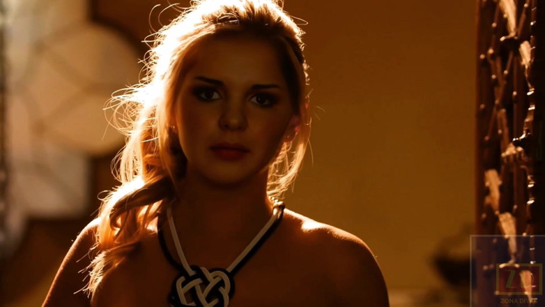 Zona Divas NET: Cute Teen Henessy Stripstease