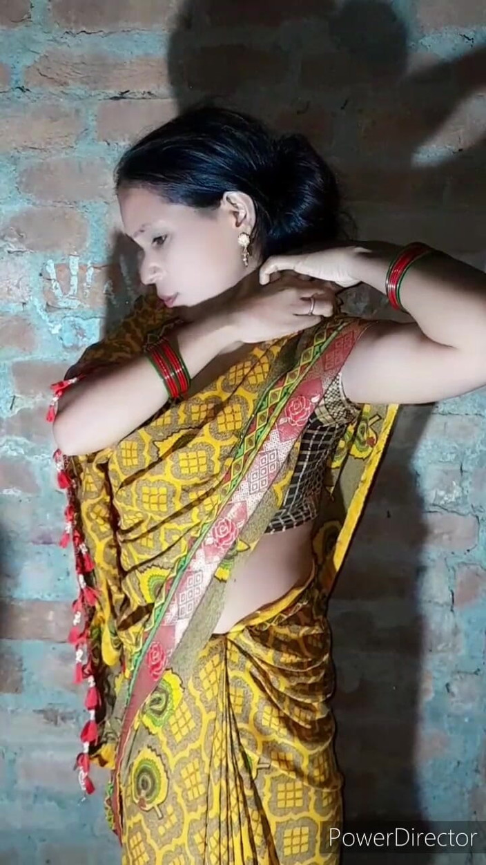 Renudbf: Desi Bertetek Besar Kongkek Cantik