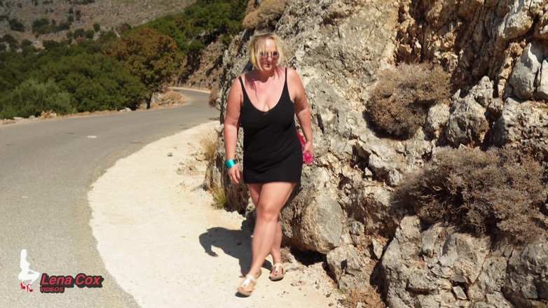 Lena Cox: Wild Squirting Adventure Raw Pleasure vid Bergsvägen