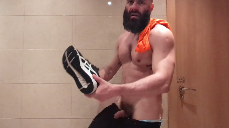 The Bearded Master: 아빠는 훈련 후 냄새를 맡는 걸 좋아해.