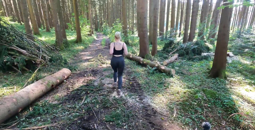 Lea Kirsch: Videoclip nou: Brazenly prins în timp ce face jogging! Drumețul îmi oferă...