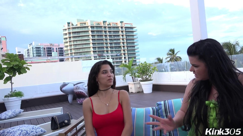 Alex Ace 305: Filha vizinha Gabriella Lopez recebe sua buceta comida e dá...