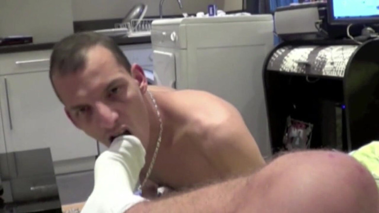 Gaybareback: Sextape de Tony Axel et d'un garçon scally