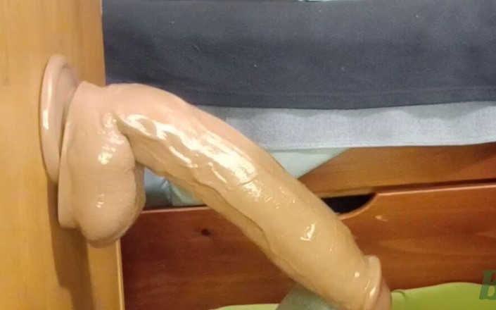 BlueBaker69: Głębokie analne jebanie i Ridin 10-calowe kulki dildo głęboko