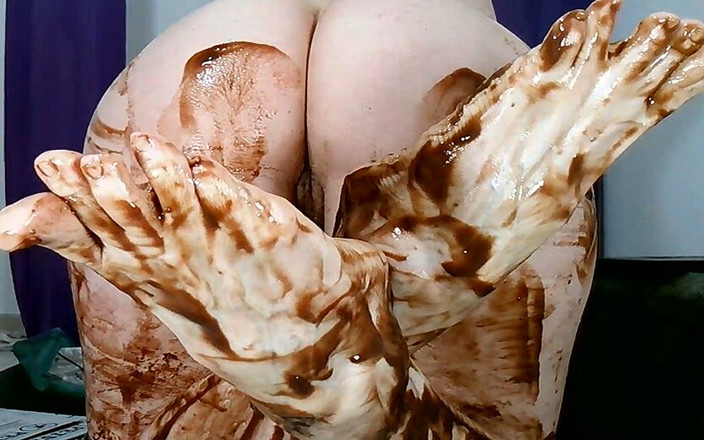 Brazilian_Miss: Fetiche de pies - masturbando el pie con chocolate
