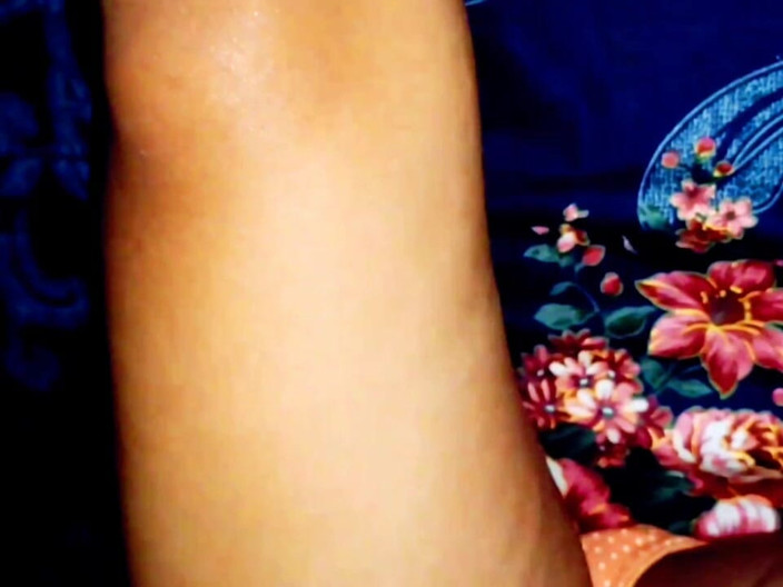 Nelufa: Une desi bengalie se fait sucer la chatte et les...