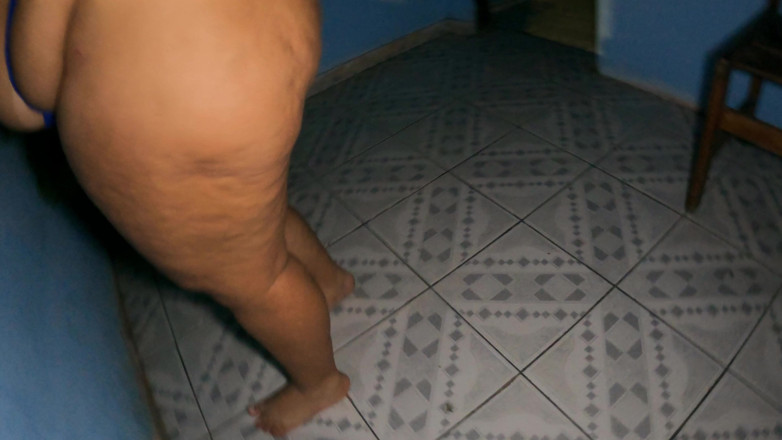 barbanegrazponto1onepov: Une jeune BBW fume et baise