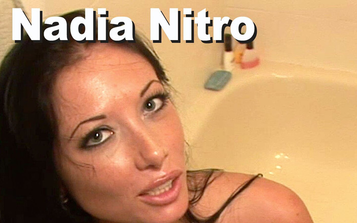 Edge Interactive Publishing: Nadia nitro spogliarello pipì rosa