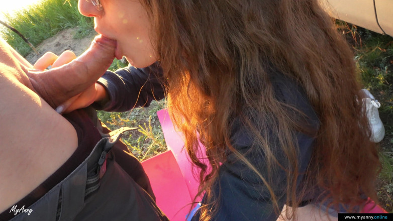 MyAnny: Riskanter outdoor-creampie in der natur!