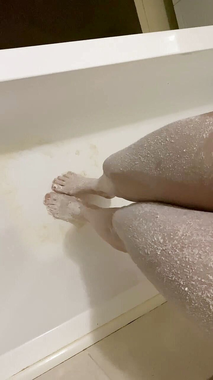 Supernasty: Aku suka saat kamu masage kakiku