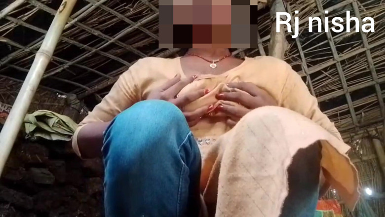 RJ NISHA: Une demi-sœur se doigte en se masturbant