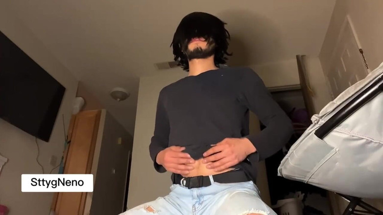 Xooshua (xblue18): Un ado de 18 ans se masturbe dans sa chambre