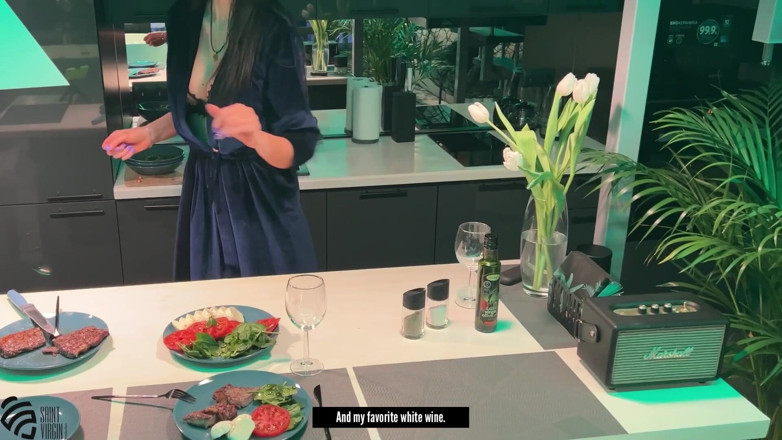 LizaVirgin: Creampie sur la table de la cuisine