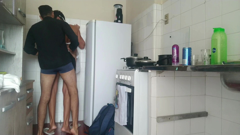 MiguellTrajano: Mi hermanastro esperó mucho tiempo para comer lo que ansiaba...