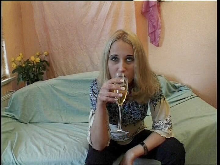 German Teen Hookers: Hamburglu Melanie sevimli amcığını gösteriyor