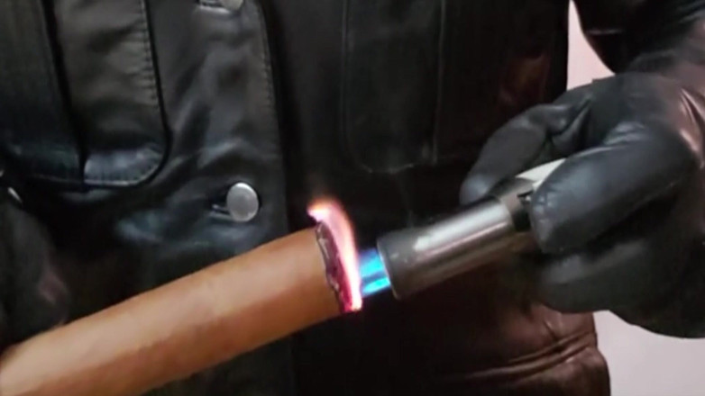MusclesCigarsFFPig: sigaar smokar aur paip in blaph aautphit
