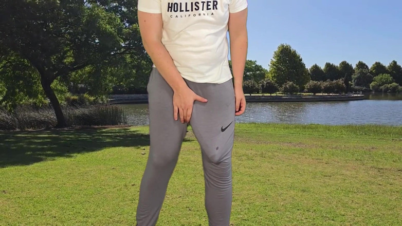 Lucas Nathan King: Grote monsterlul in grijze sweatpants klaarkomen