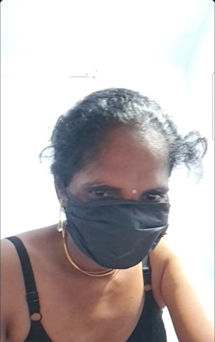 Jayaselvi: Videollamada desnuda tamil