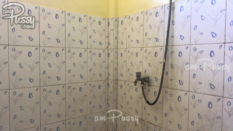 AmPussy: Amateur douche