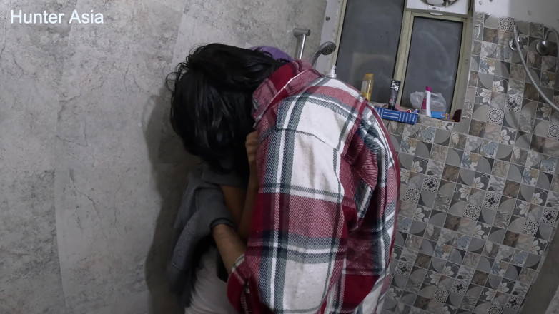 hunter Asia: Sri Lankan Teen 18 Plus Romantic Fuck in Bathroom