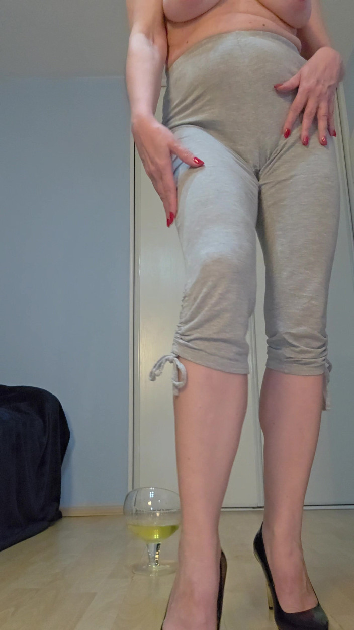 Misses_Jenny: striptiz aur paint mootna