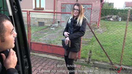 Take Van: Гарячу секретарку переконали трахнутися в фургоні зі збудженим незнайомцем