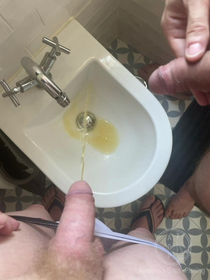 AmateurBoysPissing: 모음집 (2씬): 함께 오줌 싸는 아마추어 소년