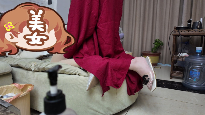 yueyue: Cewek nakal asia di qipao dicambuk dengan pantat bahenol dan...