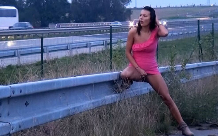 Puffy Network: HighWay от Got2Pee, где девушки приходят с писсингом