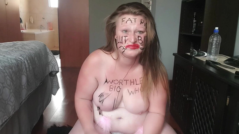 domslutfucker: Topless - peituda gordinha se degradando fora da raiva