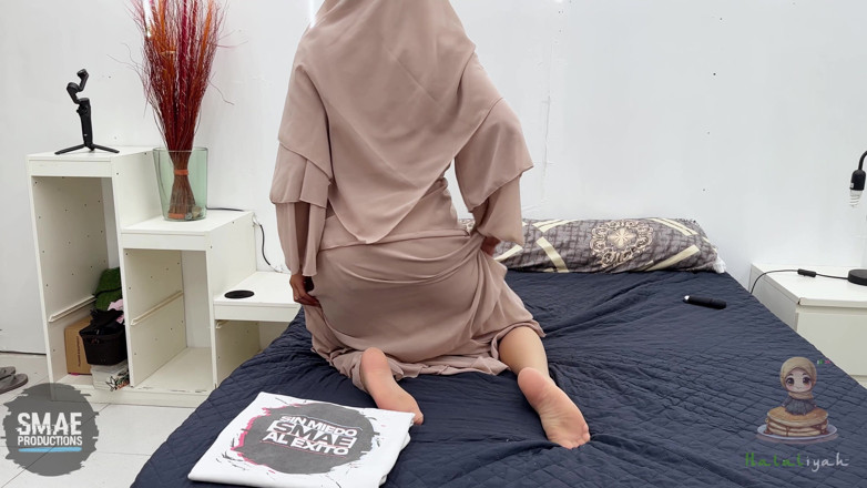 Aaliyah Yasin: Hijabi aaliyah yasin melucuti pakaian dalam memeknya sampai muncrat