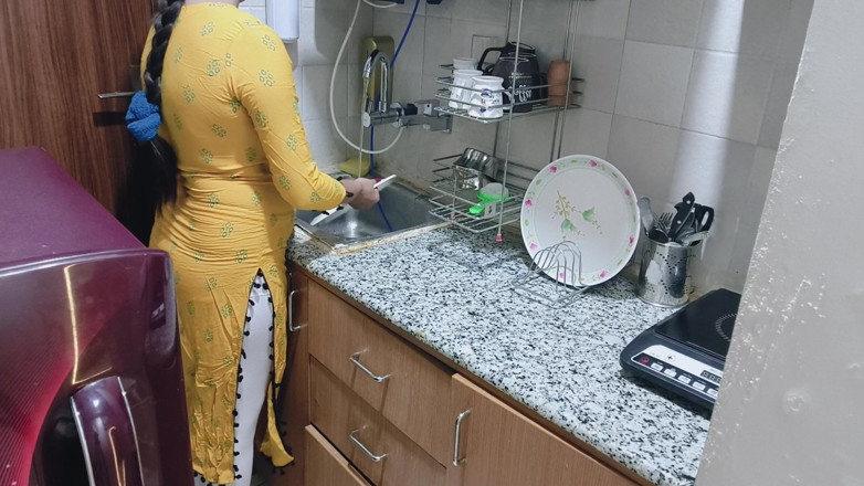 Saarabhabhi6: Je trouve ma belle-mère excitée dans la cuisine - porno en...