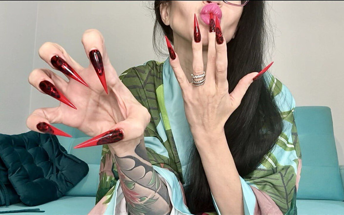 Julia domaina: Warna Merah Panjang Kuku, Stilettos Tajam, Sawit, Jari Panjang dan...