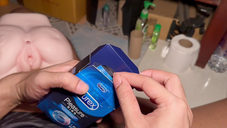 SinglePlayerBKK: Eu uso o anel de prazer durex pela primeira vez.
