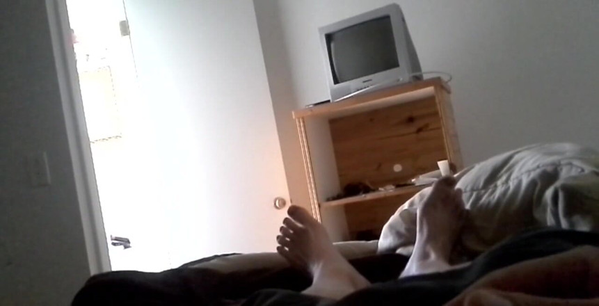 Caressonnous: Ich masturbiere in meinem königsbett
