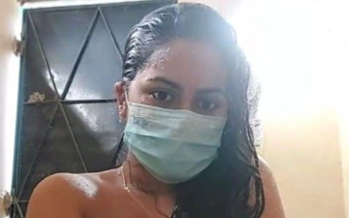 Miya40: Miya dans la salle de bain