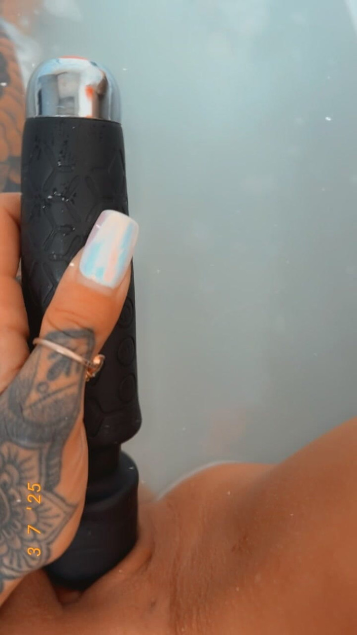 Tattoomilf: Getaran Masa Mandi