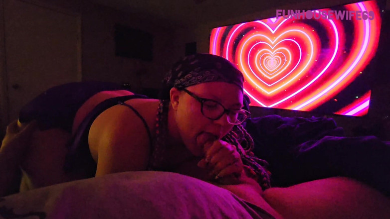 Funhousewife69: Dając głowę i szarpiąc go, aż cumms w moich ustach