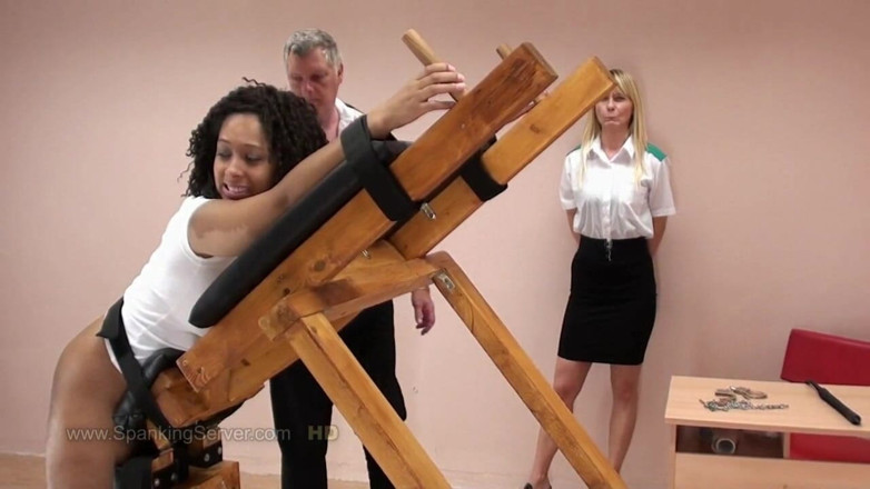 Spanking Server: Danielle, grosse black fouettée