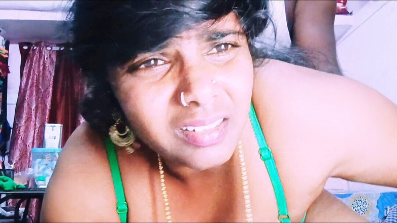 Telugu honey lips: Une belle-mère desi et son beau-fils s’enfilent un gode dans...